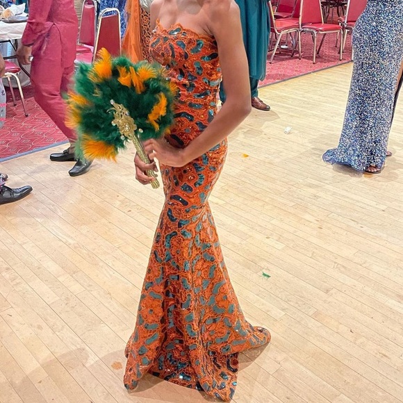 African Wedding Dress - Picture 3 of 3